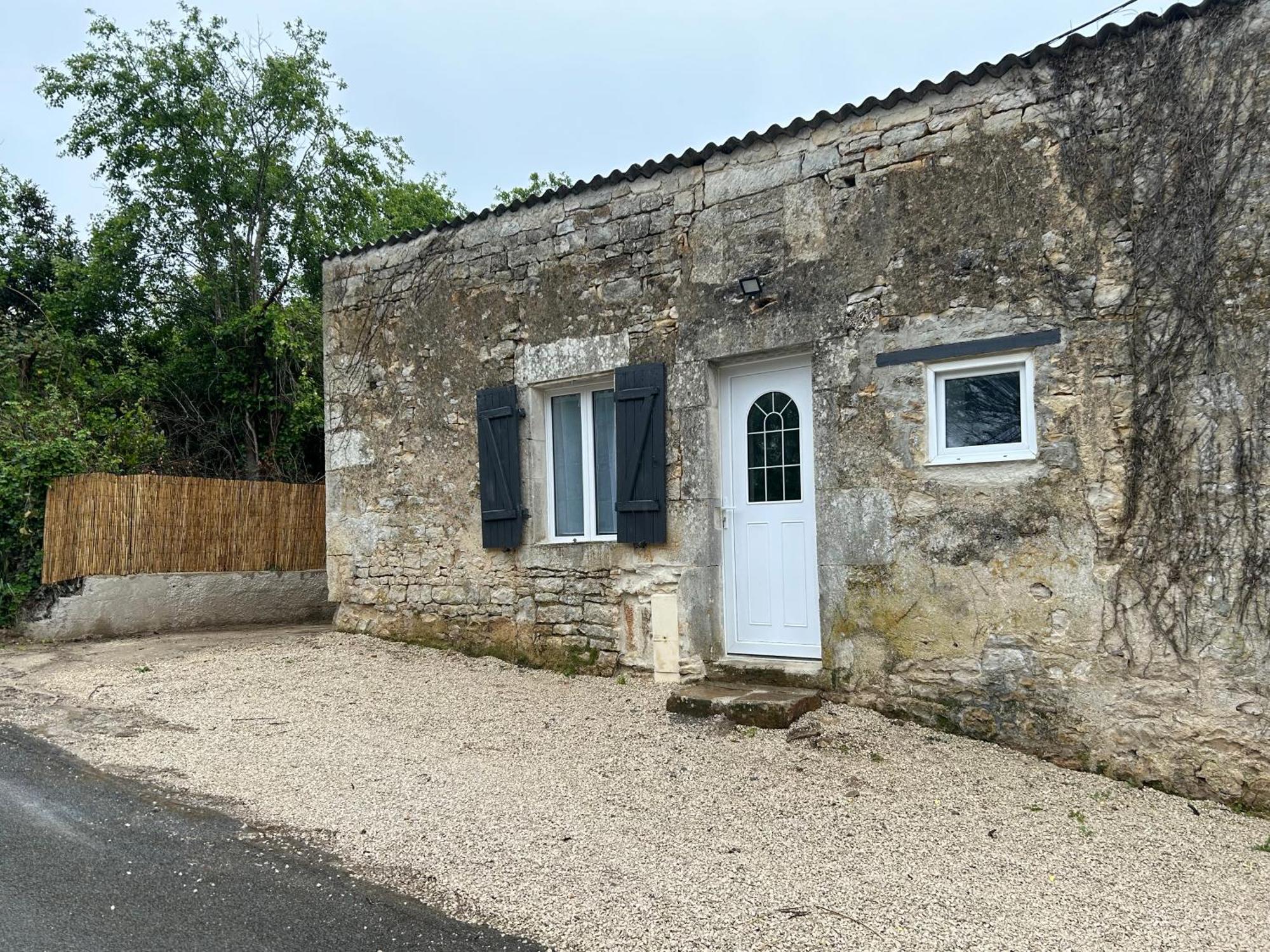 Studio Nanteuil-en-Vallee Exterior photo